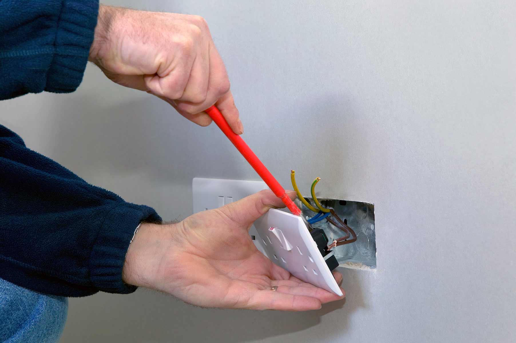 Our electricians can install plug sockets for domestic and commercial proeprties in North Cray and the local area. 